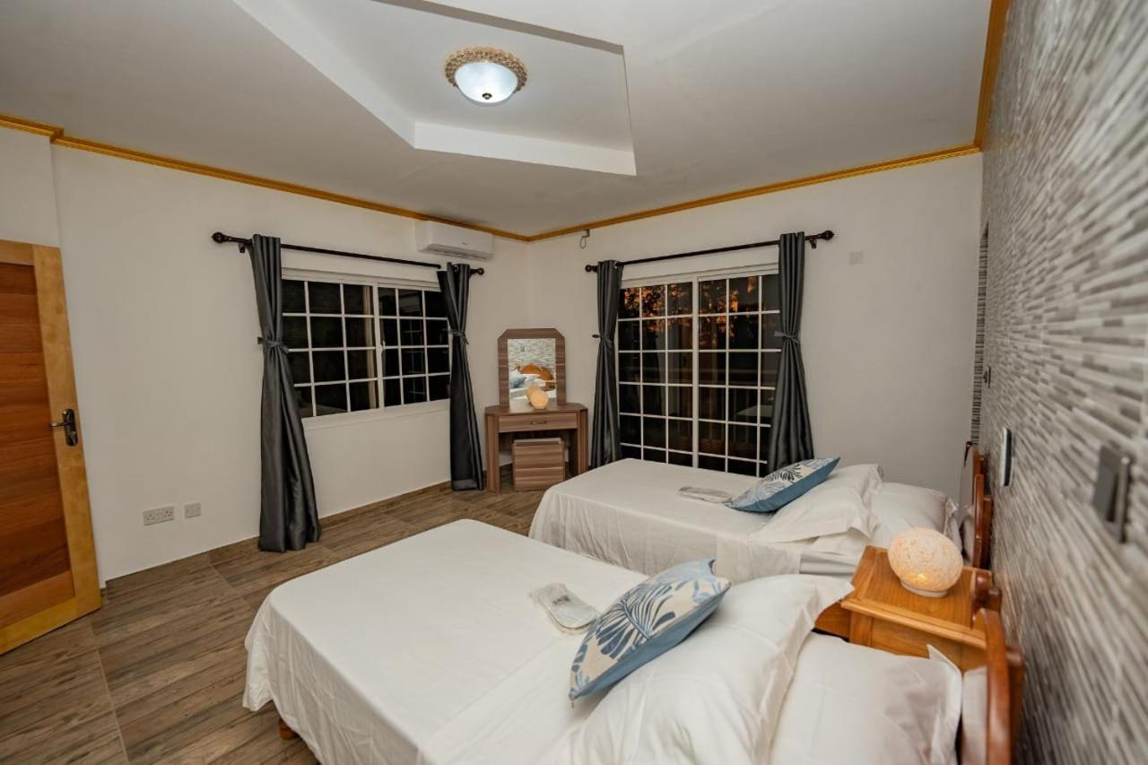 Paradise Breeze Apartment Misere Exterior photo