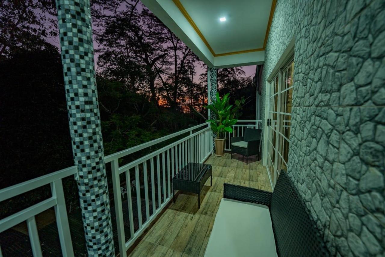 Paradise Breeze Apartment Misere Exterior photo